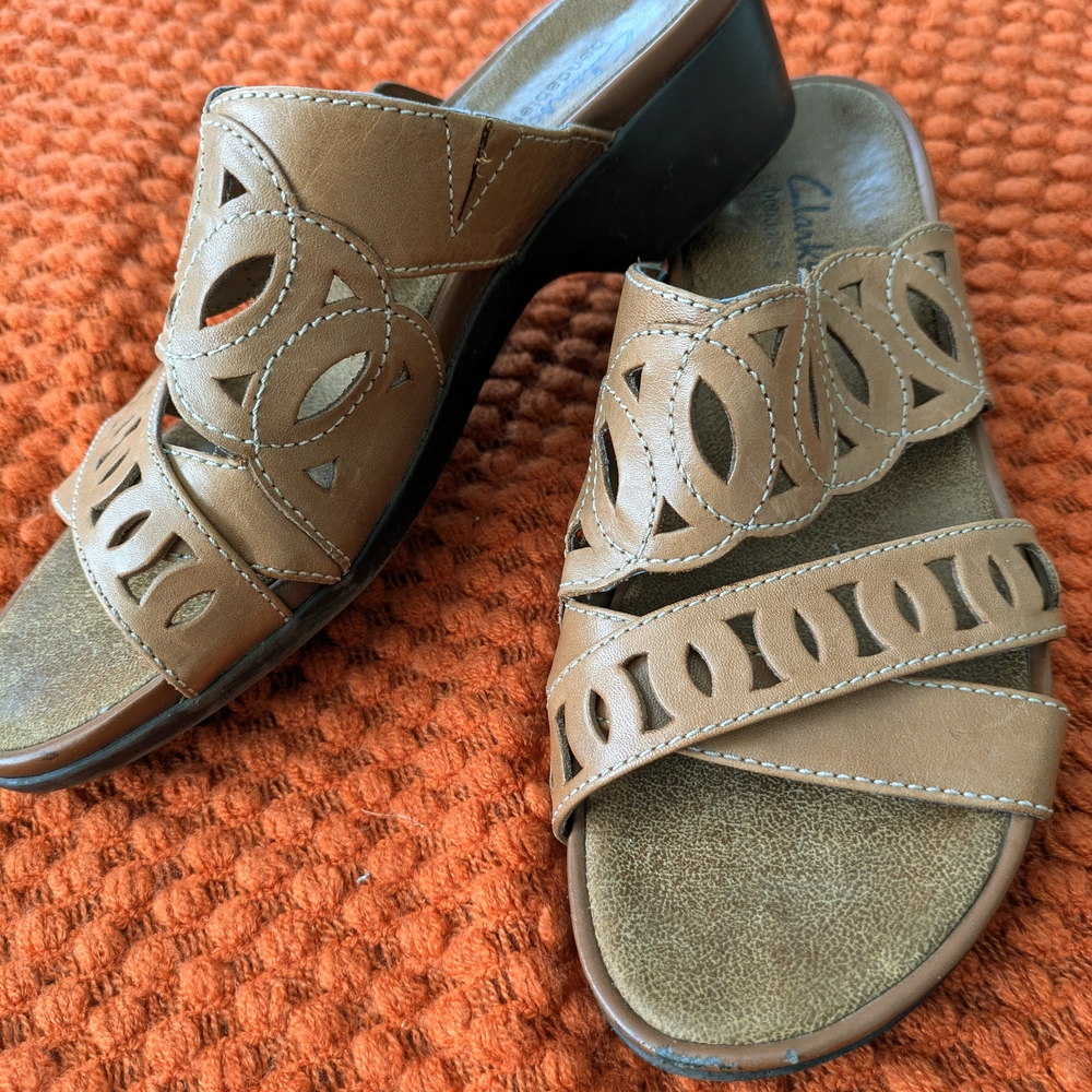 5 For $20 Clarks Neutral Slide In Sandals Size 6